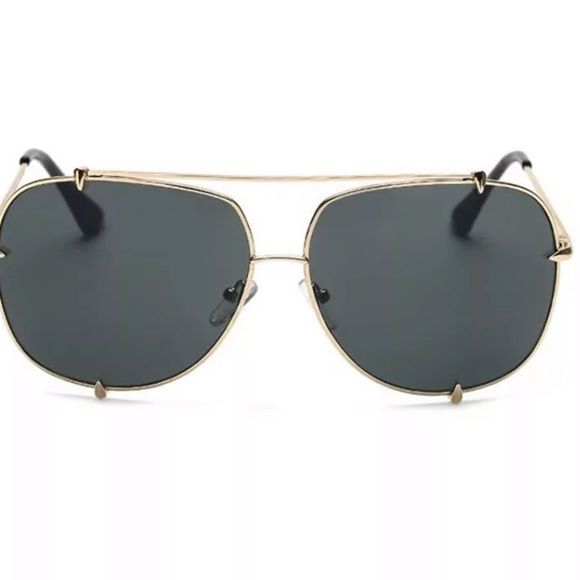 *Price Drop* Women’s Oversized Gold & Grey Sunglasses - Picture 3 of 3